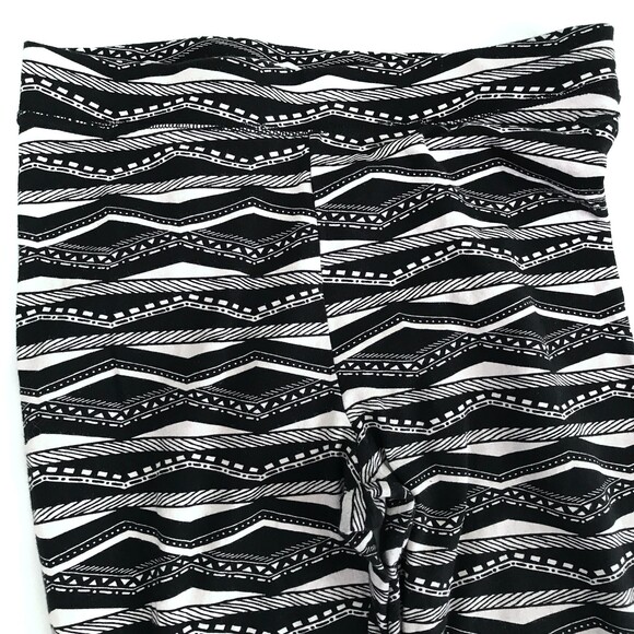 PINK Victoria's Secret VS Dog Small Black White Cotton Geometric Leggings - Picture 3 of 10